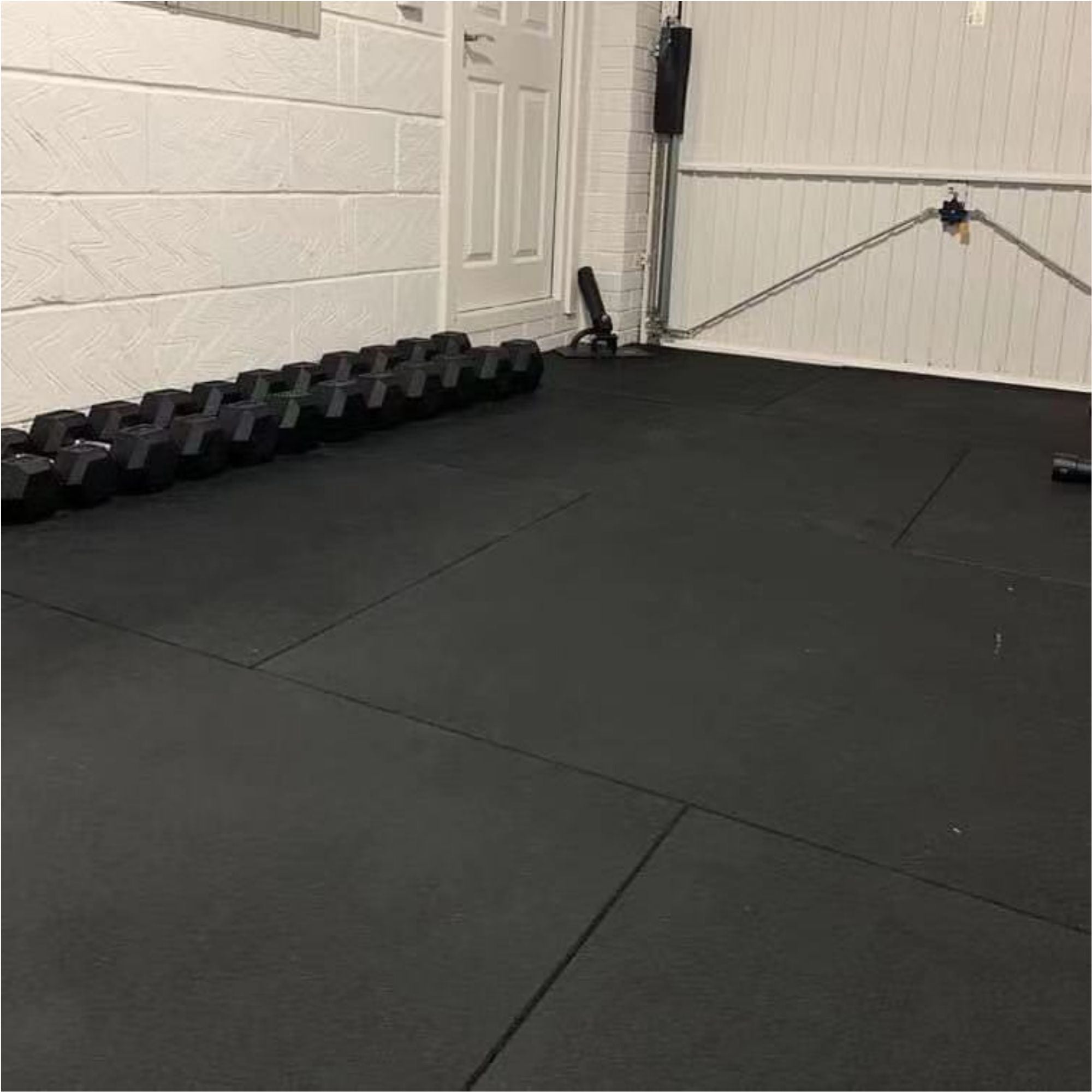 Black rubber gym discount mats